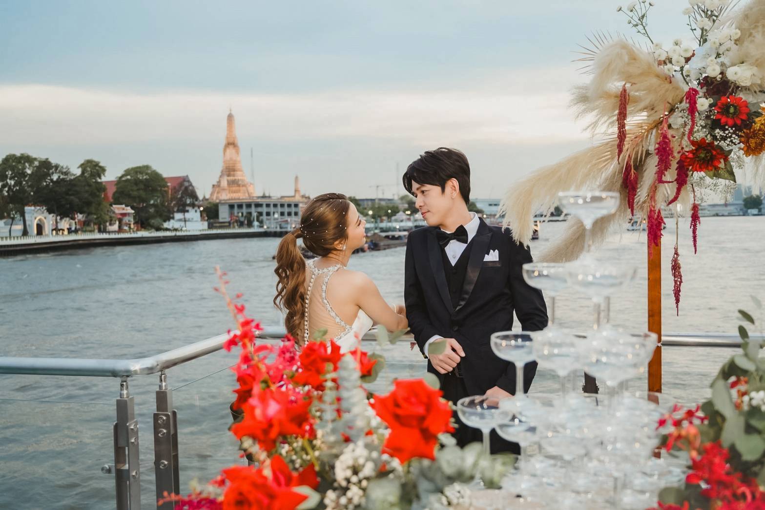 wedding venue saffron cruise